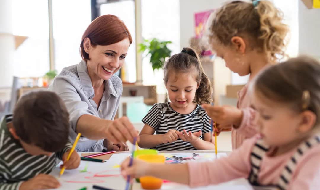 Zerówka czy przedszkole? Poznaj kluczowe różnice w edukacji dziecka