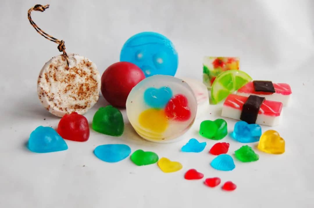 Bezpieczne mydło z dziećmi w przedszkolu. Kreatywna zabawa, która zachwyci maluchy