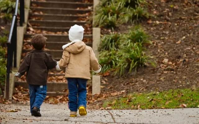 Ochrona przed ospą: Czy dziecko z rodziny może iść do przedszkola?