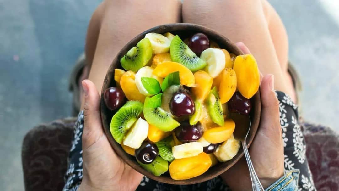 Bezpieczne owoce dla mamy karmiącej. Poznaj zdrowe i odżywcze produkty