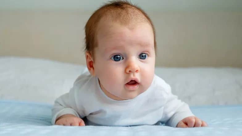 Kiedy niemowlak podnosi głowę? Poznaj kluczowe etapy rozwoju