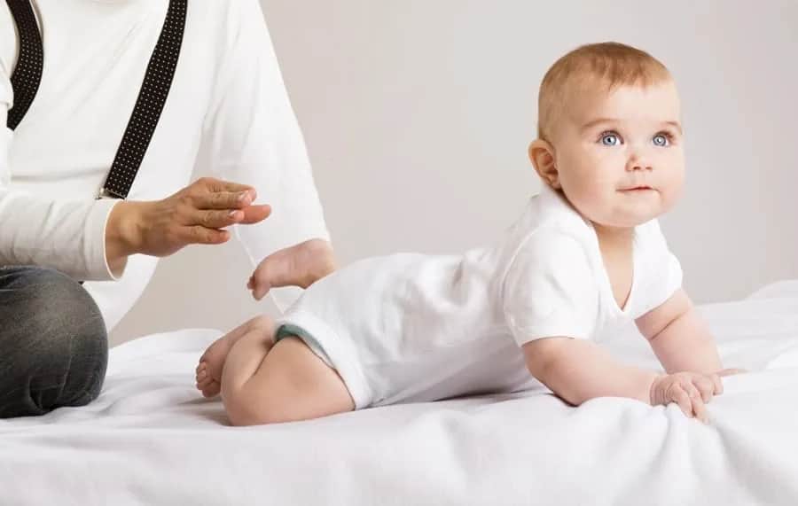 Jak założyć pampersa chłopcu: 7 skutecznych wskazówek dla rodziców