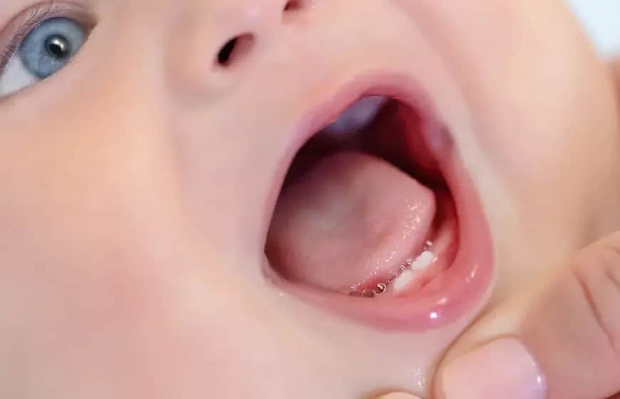 Ząbkowanie u niemowląt: Objawy, które musisz znać, aby pomóc dziecku