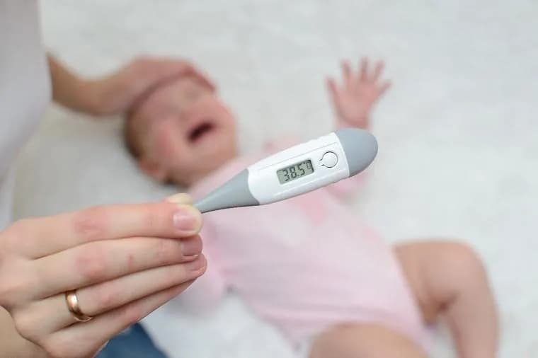 Gorączka przy ząbkowaniu: jak długo trwa i co powinieneś wiedzieć