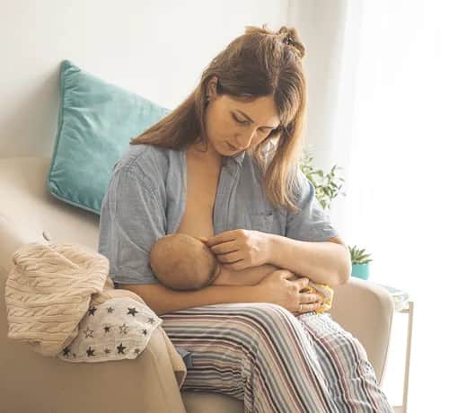 Bezsenność przy karmieniu piersią: 8 skutecznych sposobów