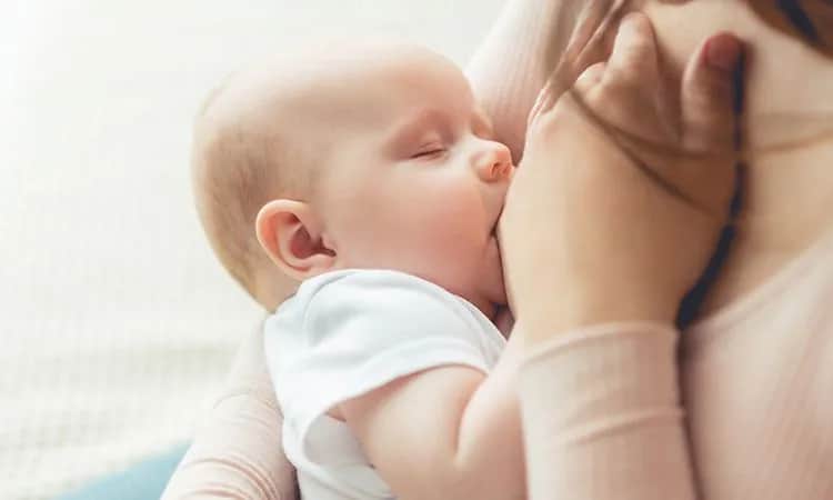 Co na gardło przy karmieniu piersią: 8 bezpiecznych sposobów