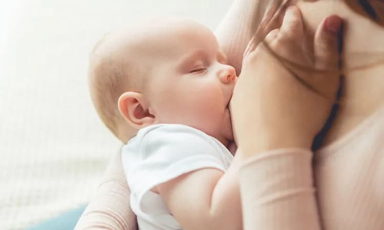 Co na gardło przy karmieniu piersią: 8 bezpiecznych sposobów