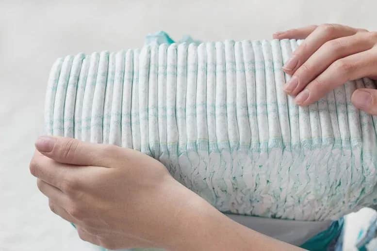 Jak często zmieniać pampersa? Błędy, które mogą zaszkodzić twojemu noworodkowi