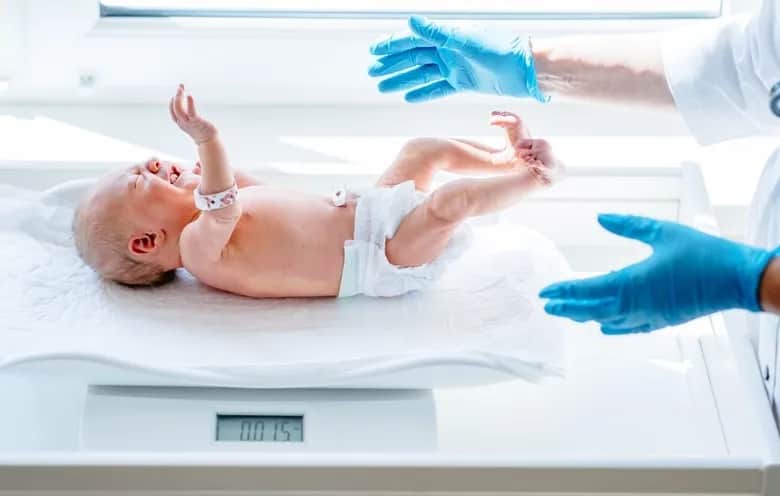 Niemowlę karmione piersią: Zaskakująco proste zasady zdrowego przyrostu wagi