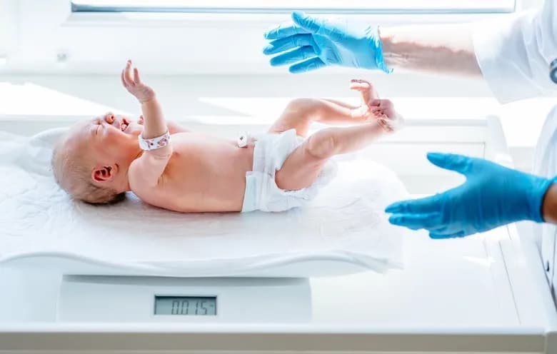 Niemowlę karmione piersią: Zaskakująco proste zasady zdrowego przyrostu wagi